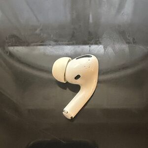 Apple AirPod Pros (2nd Gen) Right side